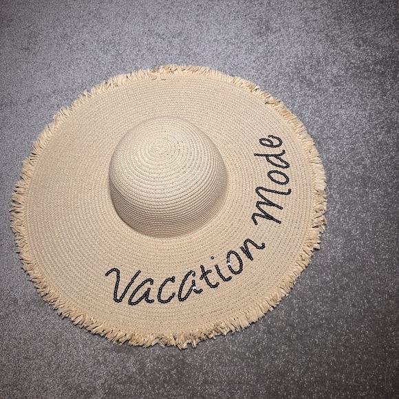 Gorgeous sequin vacation hat - Picture 5 of 6